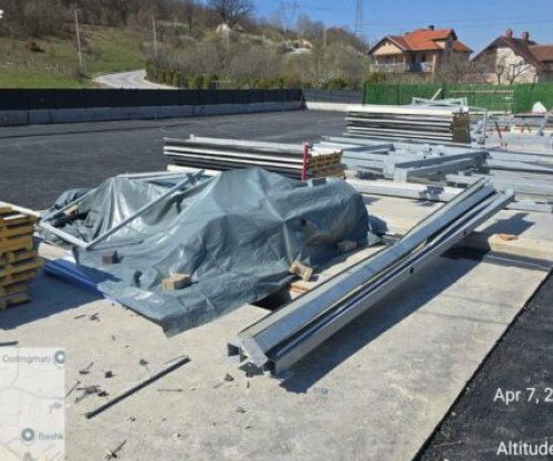 Prishtinasi e demolon vetë ndërtimin, Rama: Të gjitha ndërtimet pa leje do të rrënohen, për t’i shmangur pasojat, bëjeni vetë