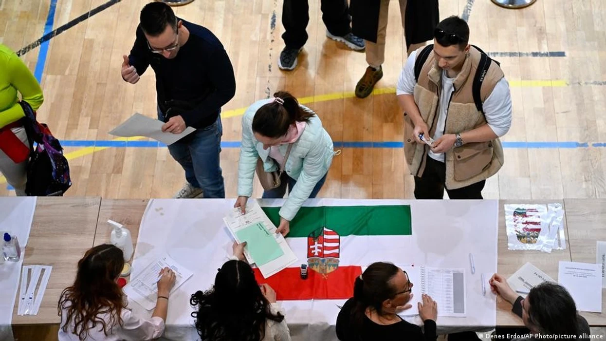 Zgjedhjet në Hungari, sondazhet sugjerojnë se Peter Magyar po shkon drejt një fitoreje të madhe