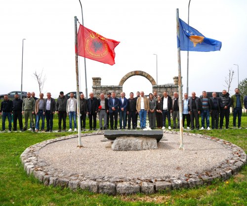 Përkujtohen tre dëshmorë në Drenas, Lladrovci: Sakrifikuan për liri