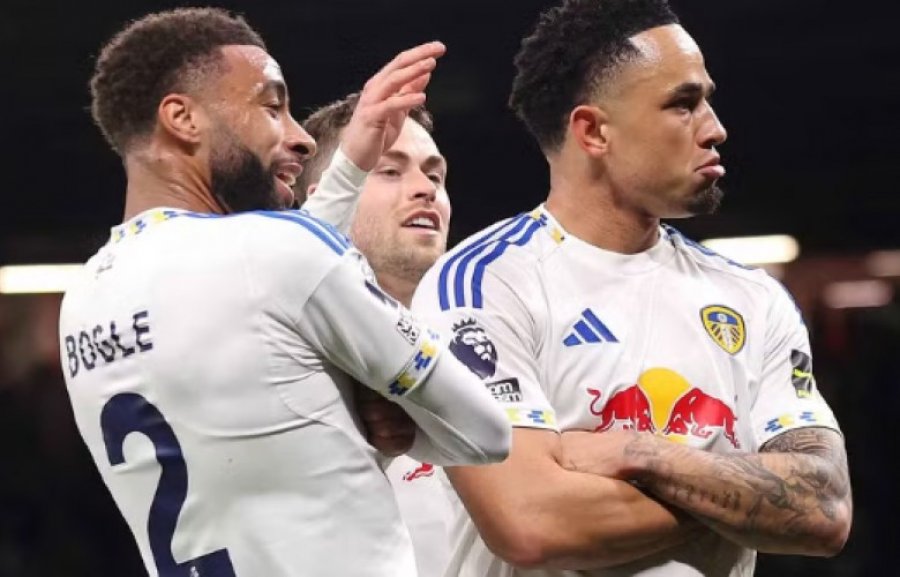 Leeds United fiton pas dyzet e pesë vjetësh në fushën e Man Utd