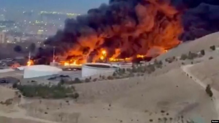 HRW: Sulmet e Izraelit ndaj depove të naftës në Iran mund të jenë krime lufte