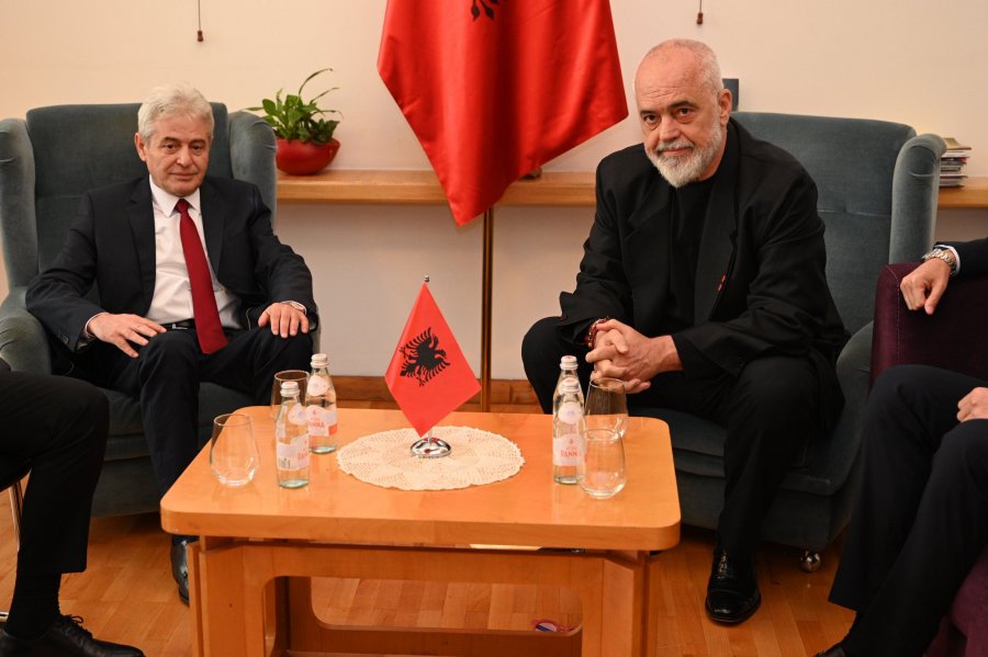 Ahmeti takohet me Ramën  në fokus forcimi i bashkëpunimit ndërshqiptar