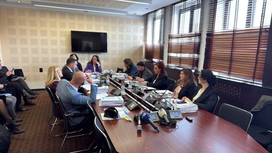 “Kur flas unë, ti ndalesh” - përplasje mes Musliut dhe Kryeziut në Komisionin për Bordin e RTK-së