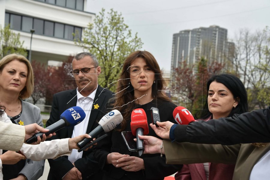 Haxhiu nga memoriali  Heroinat   Janë ngritur 12 aktakuza për dhunën seksuale gjatë luftës në Kosovë