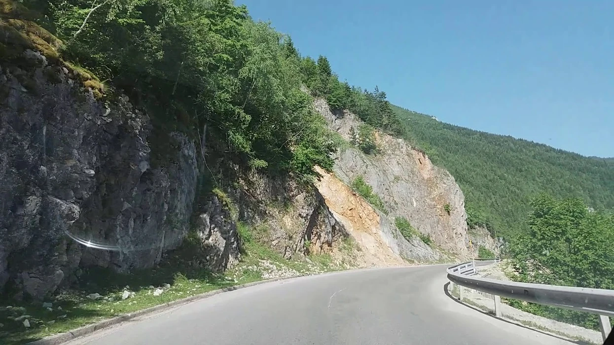 Bllokohet rruga Pejë Rozhajë për kamionë