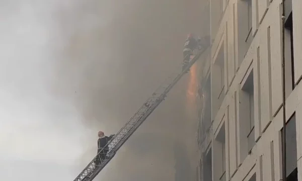 Ministri Lamallari viziton 6 zjarrfikësit dhe 2 qytetarët e asfiksuar nga zjarri në kryeqytet  Fatmirësisht janë jashtë rrezikut për jetën