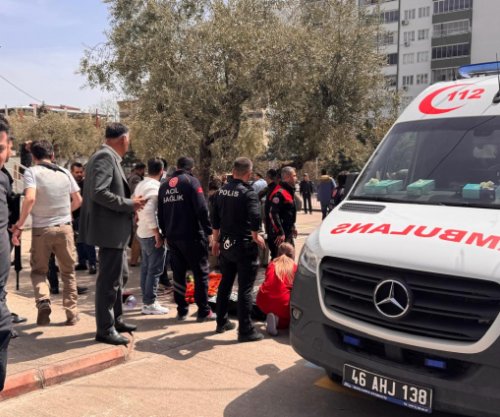 Arrestohet babai i sulmuesit të shkollës në Turqi