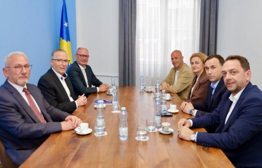 PDK-ja mbledh kryetarët, kërkohet forcimi i organizimit politik