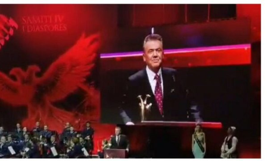 Ilir Shaqiri nderohet në Shqipëri  Këtë mirënjohje dua ta ndaj me çlirimtarët