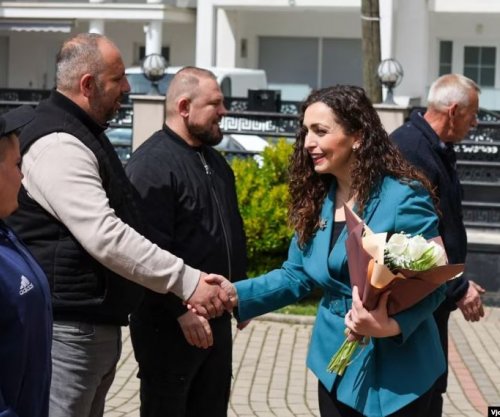 “Profili ndryshe” që mund ta trazojë skenën politike: Vjosa Osmani në terren