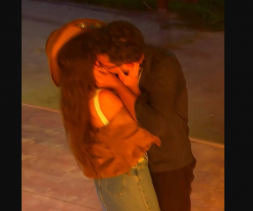 A ndodhi vërtet puthja? Indriti dhe Vanesa mes pëlqimit në “Ferma VIP” dhe një lidhjeje pezull jashtë