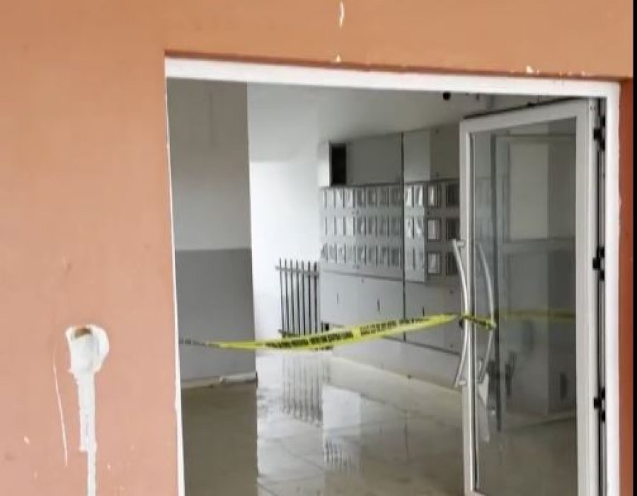 Pamje nga vendi i ngjarjes në Malishevë, ku vdiqën babai me dy fëmijët e tij [video]