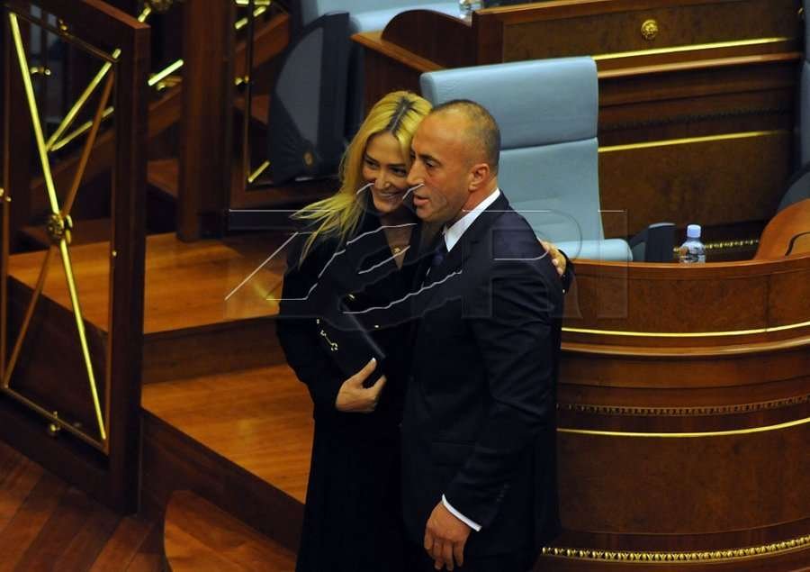 Tri shtëpi, tri banesa, një vilë, vetura, toka e truall - pasuria e Ramush Haradinajt dhe Anitës