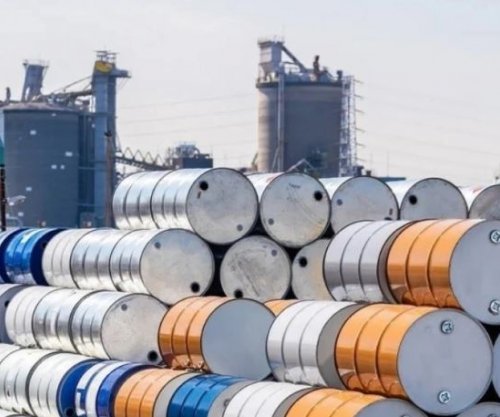 SHBA-ja lejon përkohësisht shitjen e naftës ruse të depozituar në cisterna deri më 16 maj