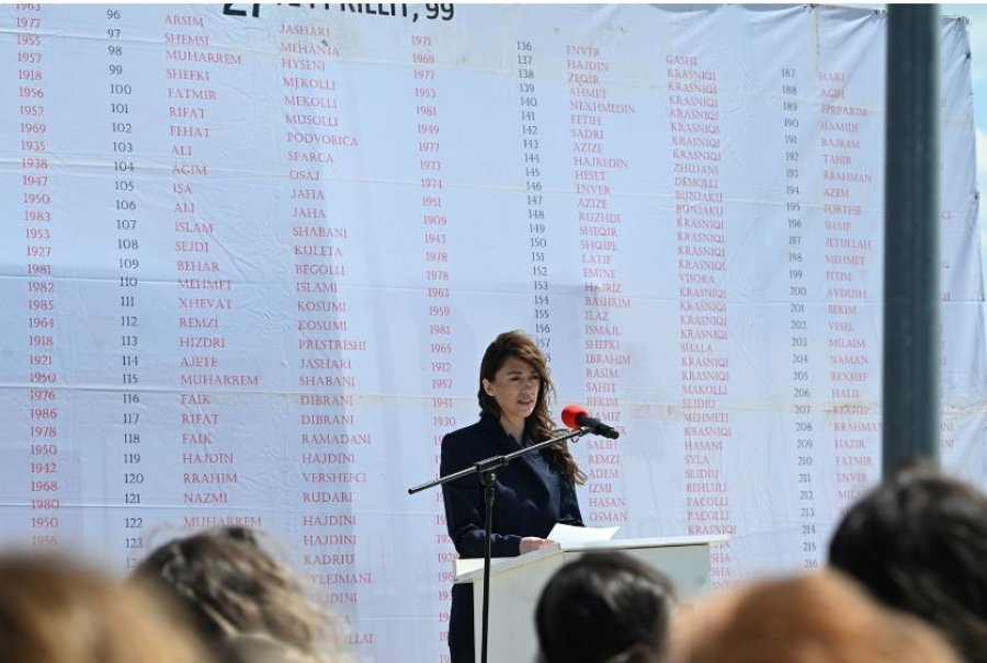 Haxhiu në përvjetorin e masakrës në Dyz  Aty s kishte ushtarë por burra  gra  fëmijë e pleq