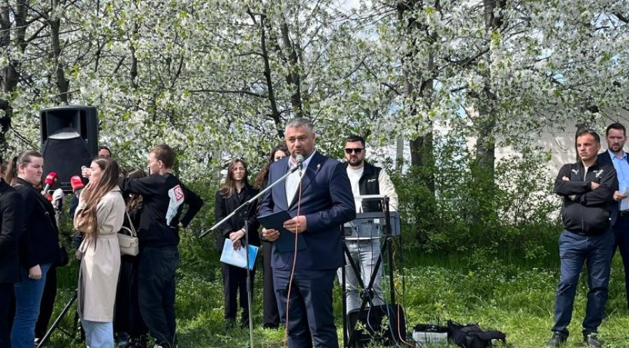 Hoti  Sinan Dauti nuk ishte as ushtar  nuk ishte as pjesë e ndonjë beteje   ishte vetëm një fëmijë