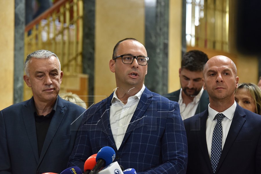 Zyba  Bëhet betejë për ta mbajtur Listën Serbe në institucione