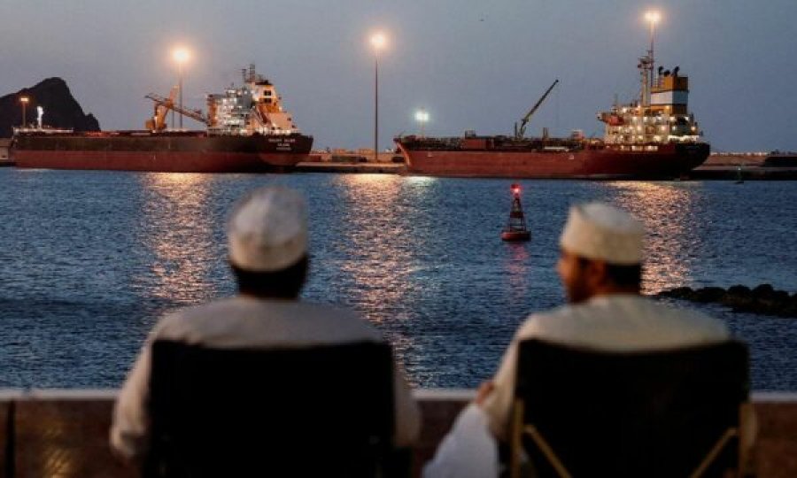 Ngushtica e Hormuzit mbyllet përsëri