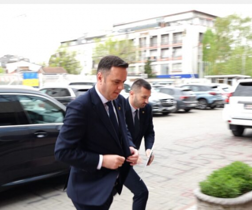 Takimet për president, Abdixhiku arrin në Kuvend