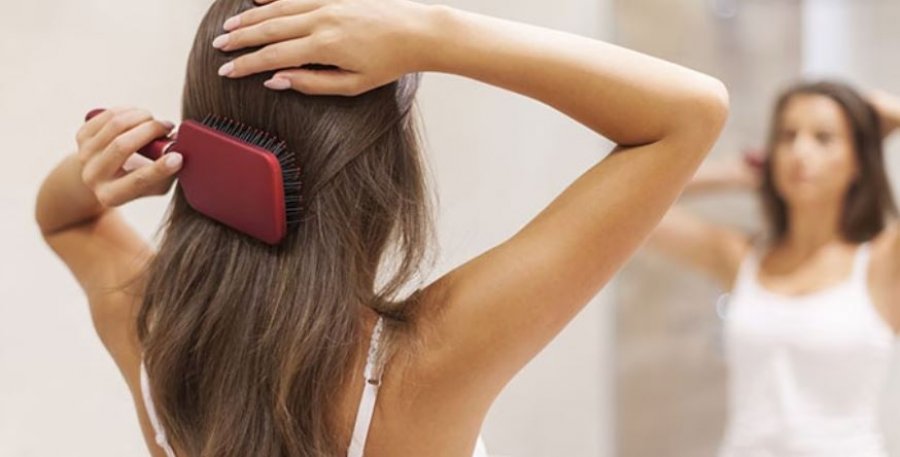 Moda popullore për flokët mund të çojë në rrallim dhe thinja