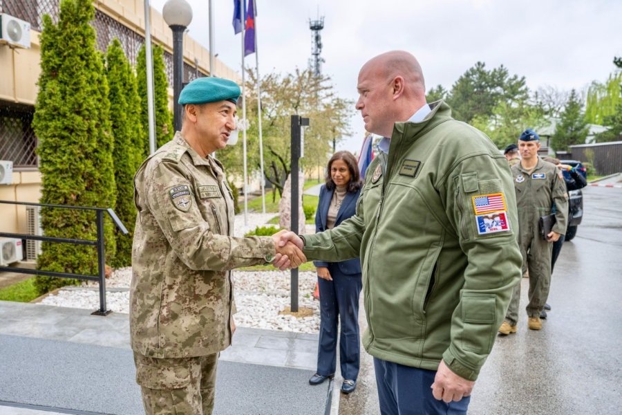 Ulutashi pret në takim ambasadorin Whitaker, vlerësohet kontributi i SHBA-së në KFOR