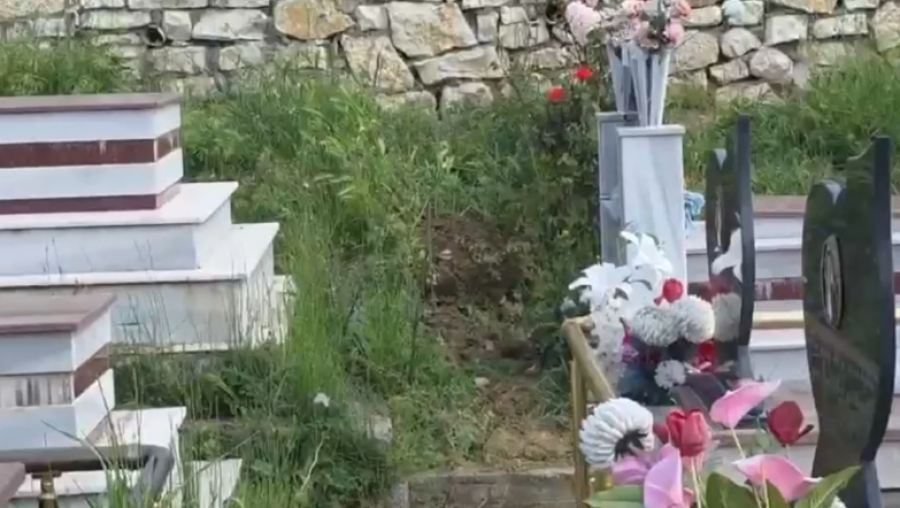 E pazakontë: Hajnat vjedhin eshtrat e gruas që vdiq 17 vjet më parë në Lushnjë