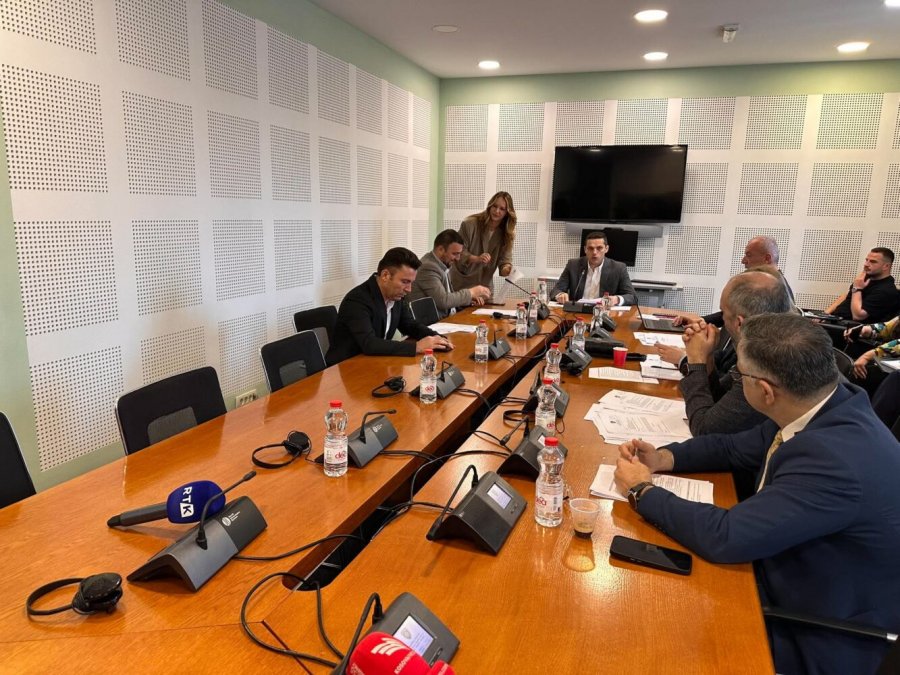 Debat mes pozitës dhe opozitës për shkarkimin e Komisionit për Provimin e Jurisprudencës