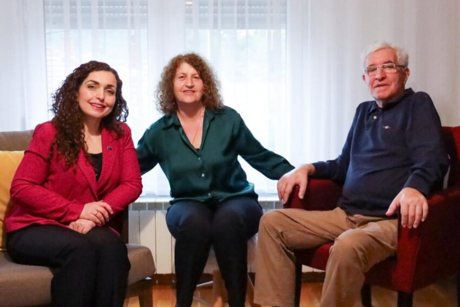 Vjosa Osmani viziton Ramadan dhe Syzana Zejnullahun: Biseda frymëzuese dhe vlerësim për arsimin