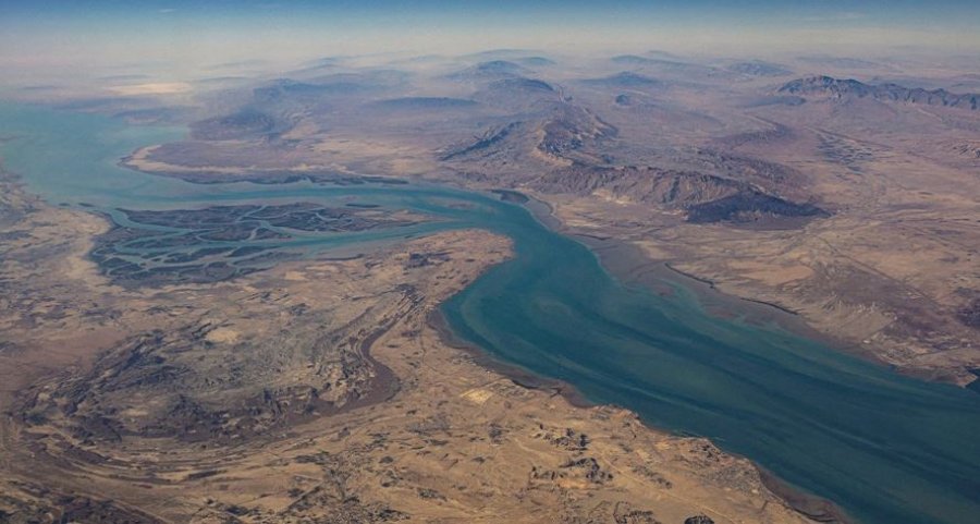 Irani sulmon një tjetër anije në Ngushticën e Hormuzit