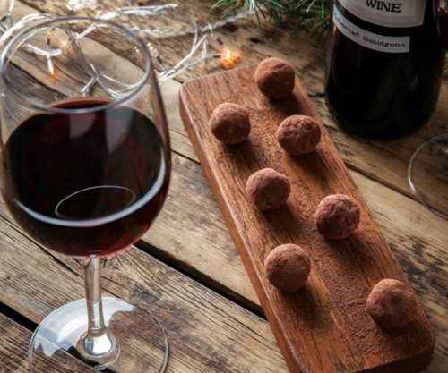 Konsumoni verë të kuqe nëse doni të humbisni peshë