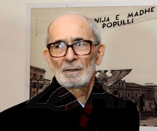 Krasniqi dërgon ngushëllimin për Qosjen: Të privuar nga liria nga muret e heshtura të Hagës qëndrojmë me ju me zemër e shpirt