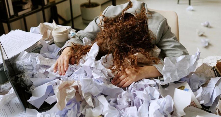 OKB  Mbi 840 mijë vdekje në vit nga stresi në punë  rreziqet psikosociale në qendër të vëmendjes