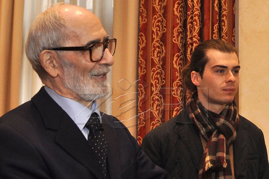 Kjo është letër porosia e fundit që Qosja i la nipit të vet  kërkoi varrim pa rituale fetare dhe prani zyrtare