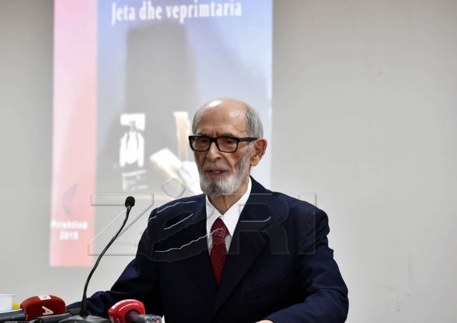 Qosja refuzoi të mbahej ceremoni pritjeje  profesori Arsim Sinani  Ishte protestë