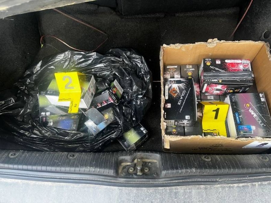 Prangosen katër hajdutë të cigareve elektronike në Vushtrri