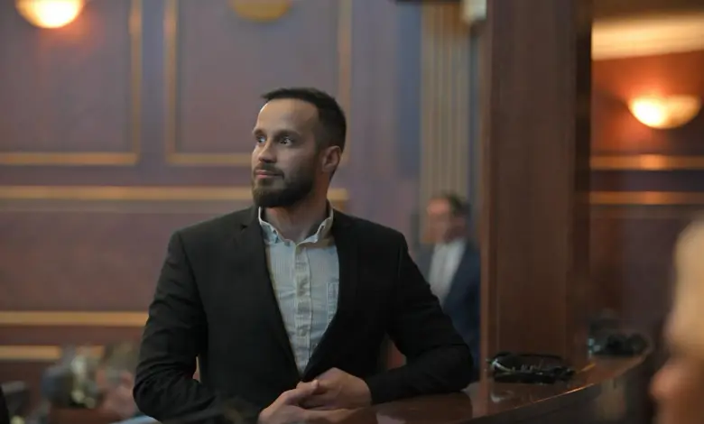  Të habitur me qëndrimin e atij djali të ri   kërkohen masa për deputetin Geci pas deklaratës për Thaçin