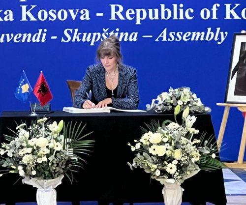 Jahjaga shkruan në Librin e zisë, në nderim të akademikut Rexhep Qosja