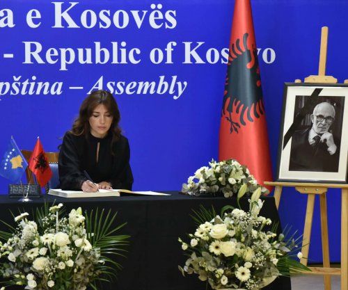 Nisin homazhet në nderim të akademikut Rexhep Qosja