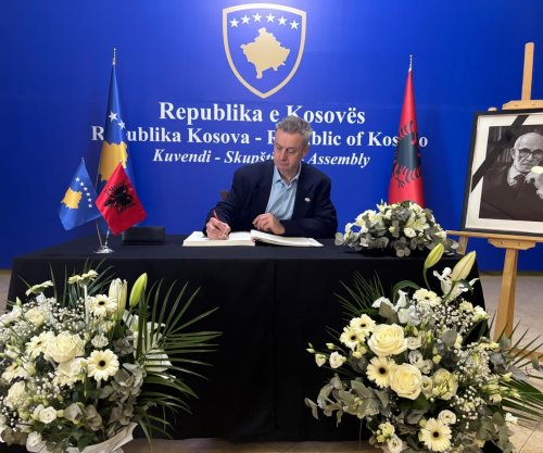 Ambasadori britanik: Rexhep Qosja, figurë e madhe e historisë dhe një shkrimtar i madh