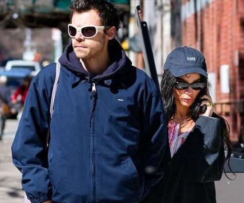 Harry Styles dhe Zoe Kravitz fejohen pas tetë muajsh lidhje, burimet zbulojnë romancën serioze