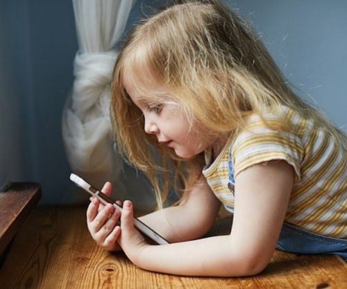 Qëndrimi i tepruar në ekrane dëmton aftësitë kognitive të fëmijëve