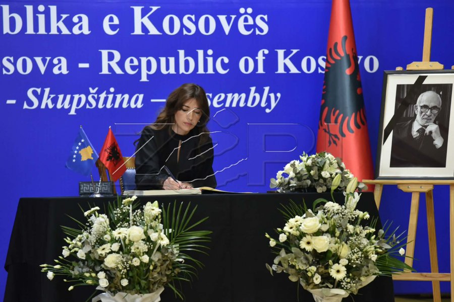 Haxhiu shkruan në Librin e zisë, në nderim të akademik Rexhep Qosja