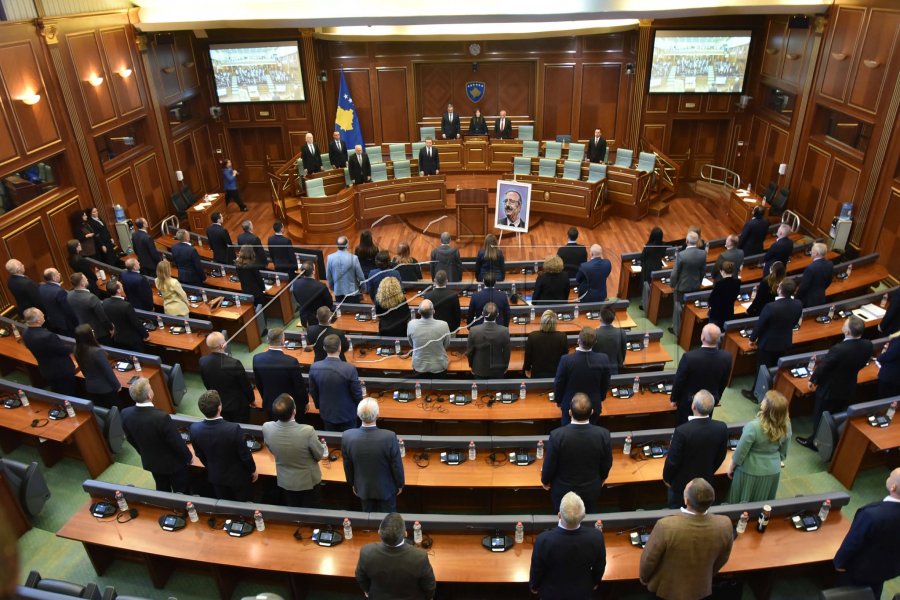 Kuvendi nderon kontributin e Eliot Engelit për Kosovën