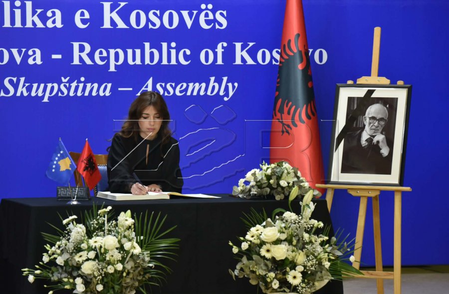 Nisin homazhet në nderim të akademikut Rexhep Qosja