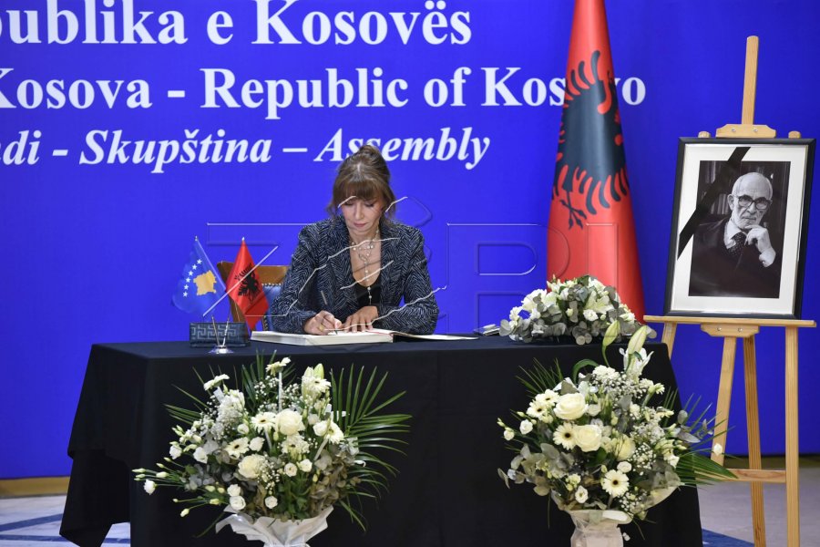 Jahjaga shkruan në Librin e zisë, në nderim të akademikut Rexhep Qosja