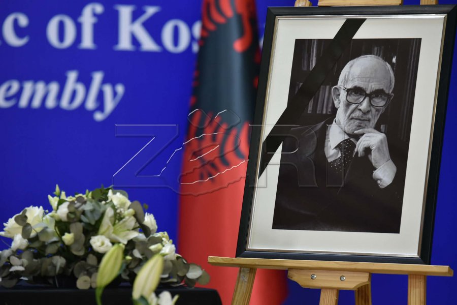 Malaj vlerëson figurën e Qosjes  Penë e artë e Kosovës dhe Shqipërisë