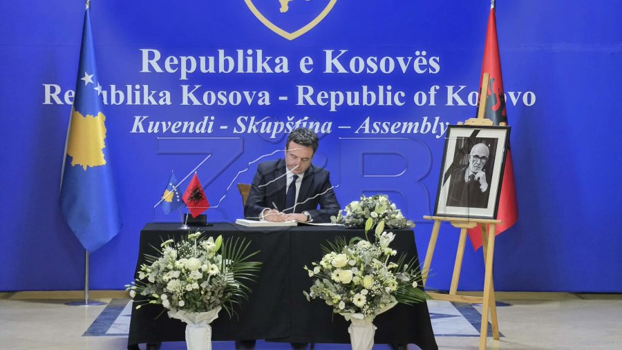 Homazhet në Kuvend për Qosjen, Kurti nderon akademikun