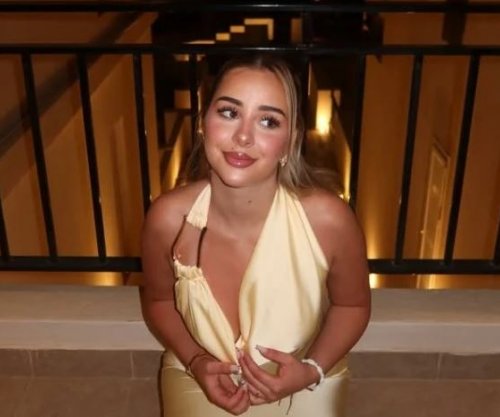 Elegancë në Egjipt - Elijona mahnit me paraqitjen, teksa përflitet për romancë me Klodianin