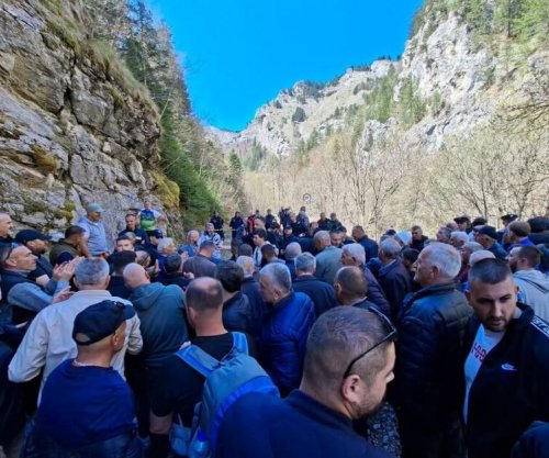 “Mjaft me izolim!” – Protestohet në Çakorr për hapjen e kufirit me Malin e Zi