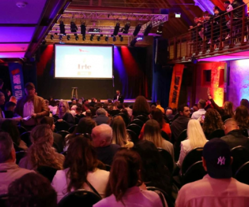 Shqip Up Comedy zbret në Gjermani, nis edicioni i pestë në Këln